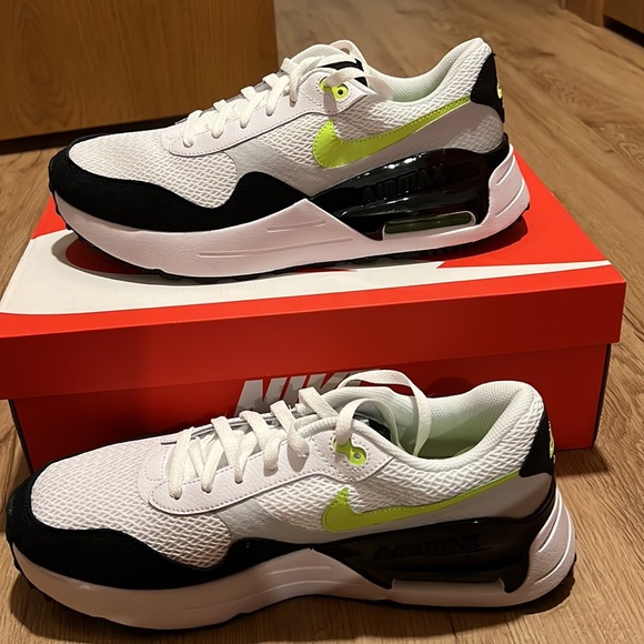 Nike Mens Air Max SYSTM size 8.5-12 White/Black/Volt NEW with Box - Picture 3 of 8